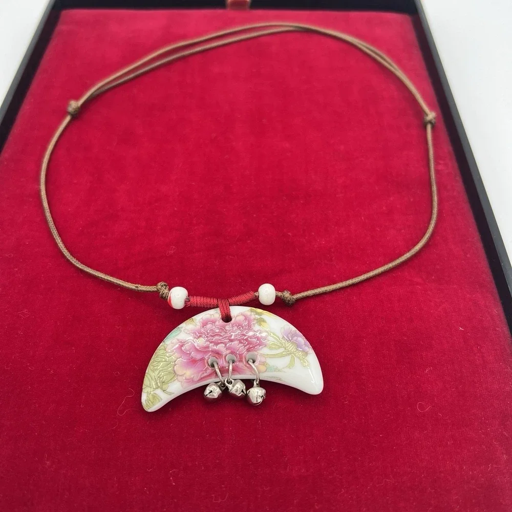 Pink‎ White Floral Painted Ceramic Flower Pendant  Necklace Vintage